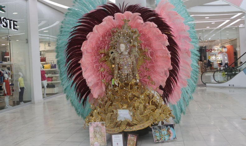 EXPOSICIÓN DE TRAJES Y DISEÑOS DE CARNAVAL